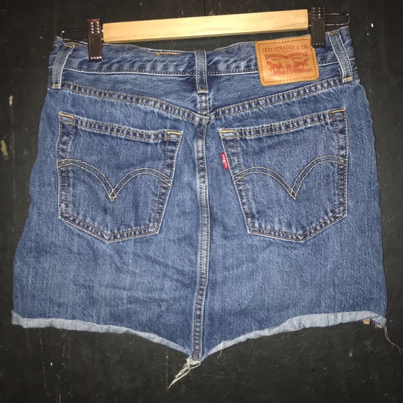 Women’s Levi’s jean skirt - Picture 2 of 3